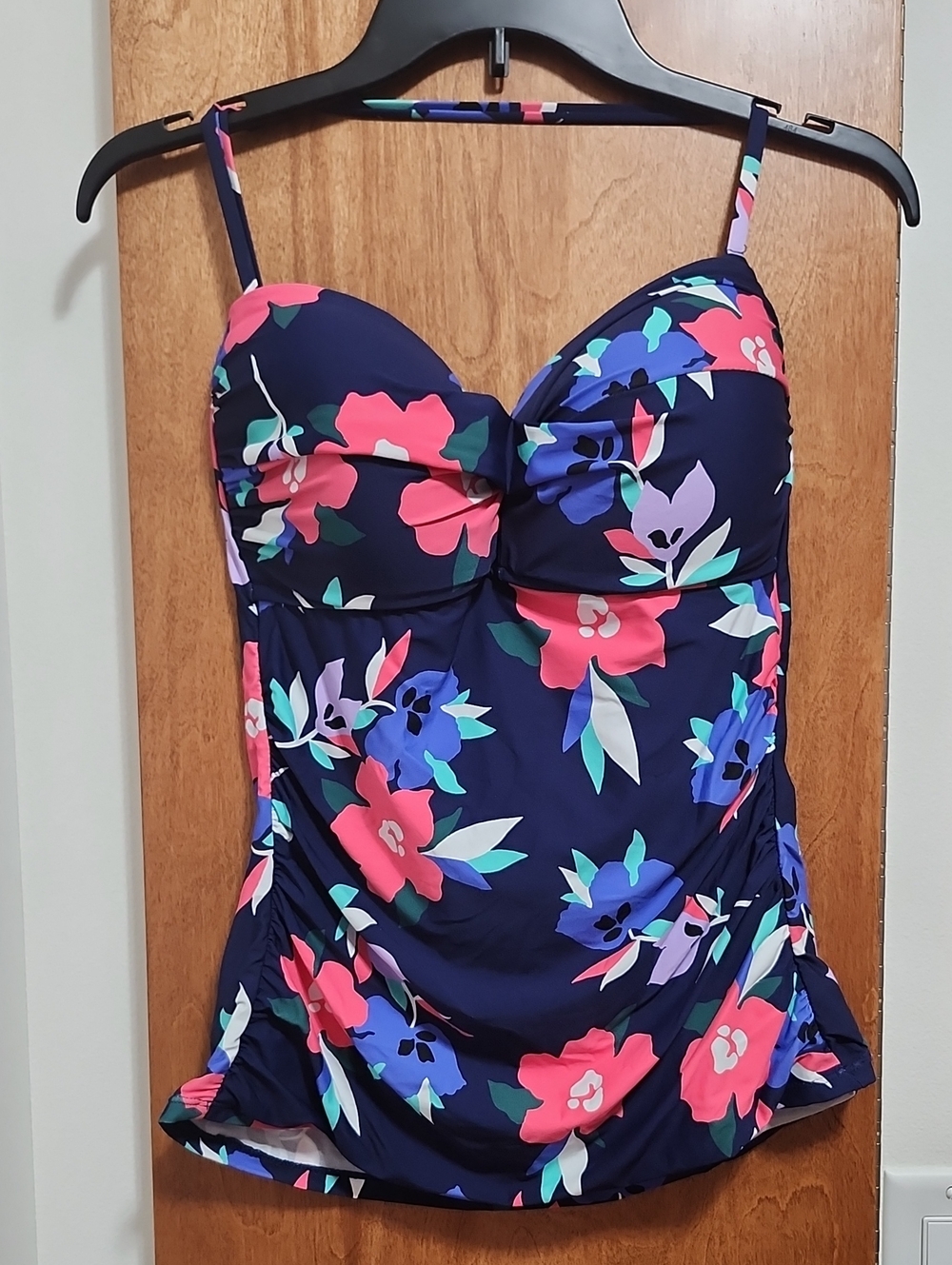 NWOT Liz Claiborne Size 14 Tankini Swin Top